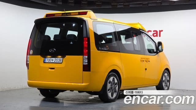 Hyundai Staria 2023 — ფოტო 2/20