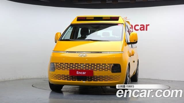 Hyundai Staria 2023 — ფოტო 3/20