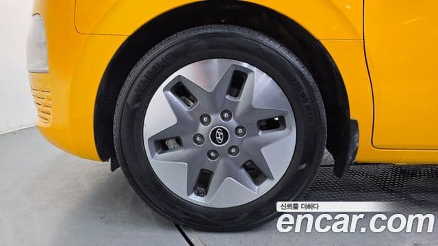 Hyundai Staria 2023 — ფოტო 5/20
