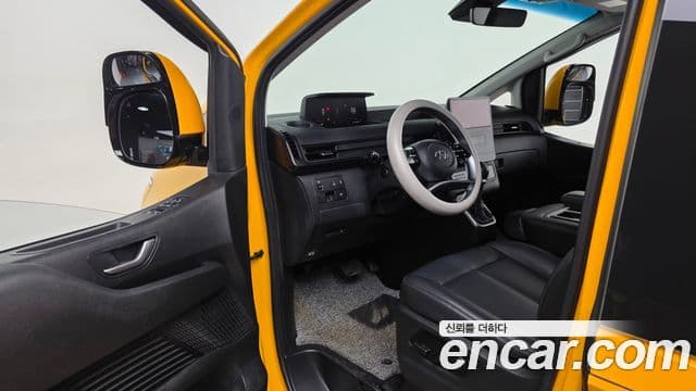 Hyundai Staria 2023 — ფოტო 9/20