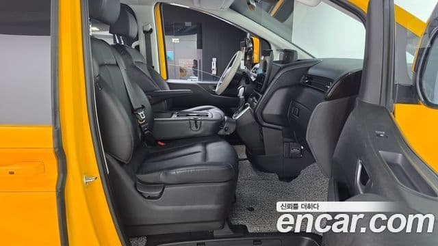 Hyundai Staria 2023 — ფოტო 11/20