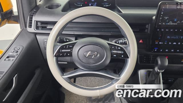 Hyundai Staria 2023 — ფოტო 13/20