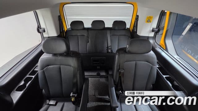 Hyundai Staria 2023 — ფოტო 19/20