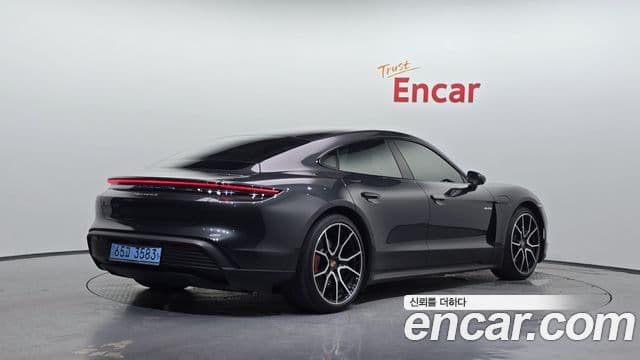 Porsche Taycan 2025 — ფოტო 30/37