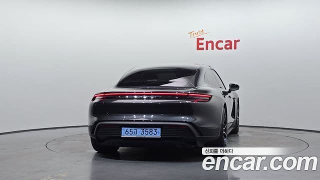 Porsche Taycan 2025 — ფოტო 13/37