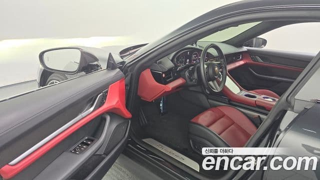 Porsche Taycan 2025 — ფოტო 19/37