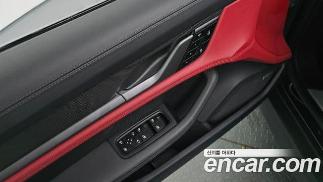 Porsche Taycan 2025 — ფოტო 27/37
