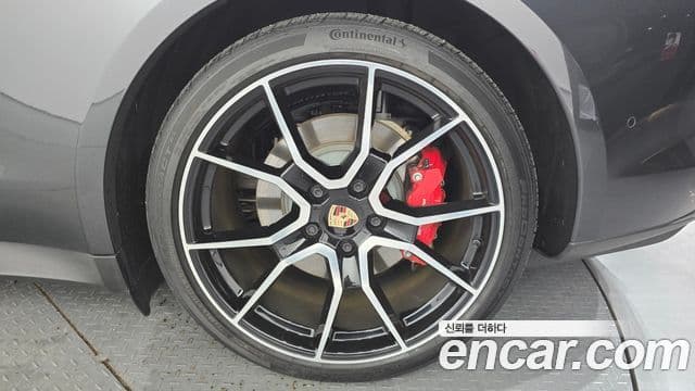 Porsche Taycan 2025 — ფოტო 2/37