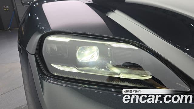 Porsche Taycan 2025 — ფოტო 17/37