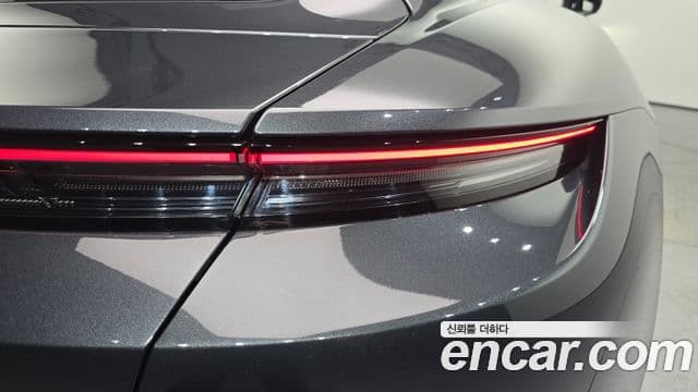 Porsche Taycan 2025 — ფოტო 21/37
