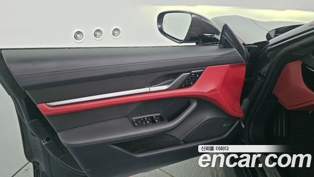 Porsche Taycan 2025 — ფოტო 16/37