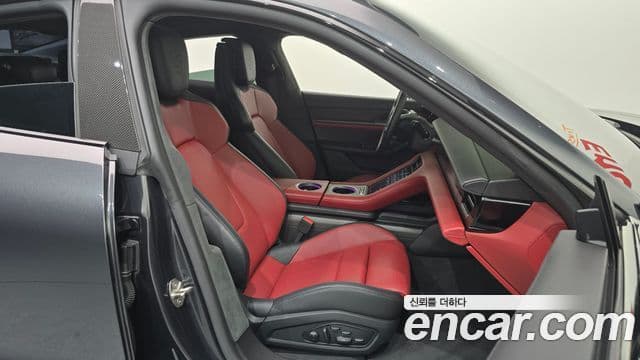 Porsche Taycan 2025 — ფოტო 14/37