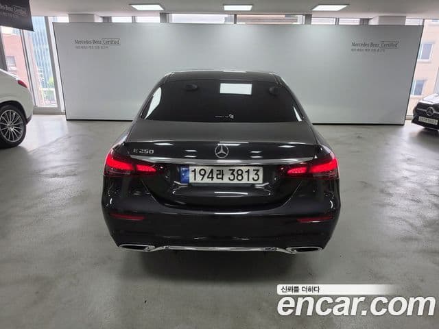 Mercedes-Benz E-Class 2022 — ფოტო 3/18