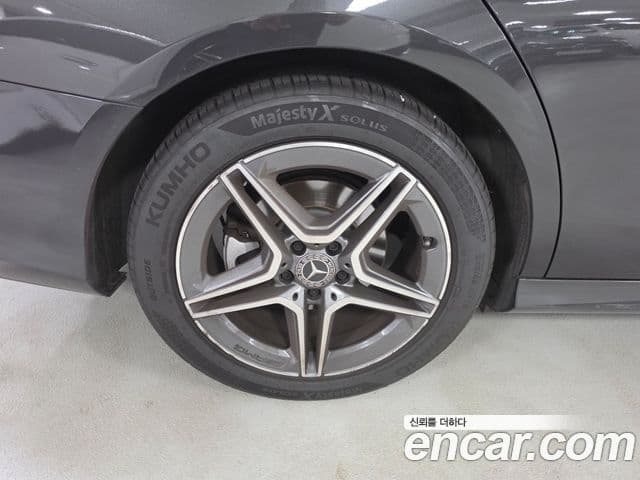 Mercedes-Benz E-Class 2022 — ფოტო 4/18