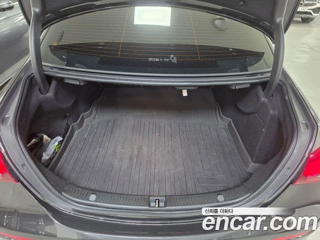 Mercedes-Benz E-Class 2022 — ფოტო 10/18