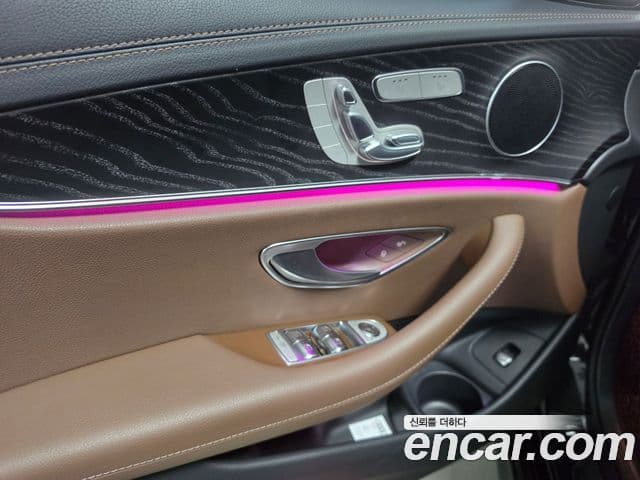 Mercedes-Benz E-Class 2022 — ფოტო 14/18