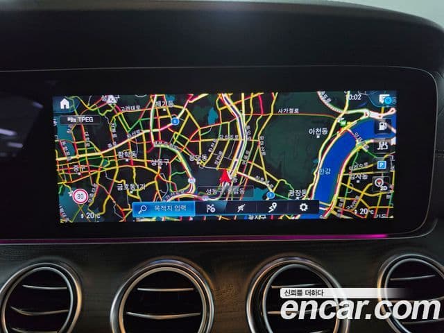 Mercedes-Benz E-Class 2022 — ფოტო 15/18