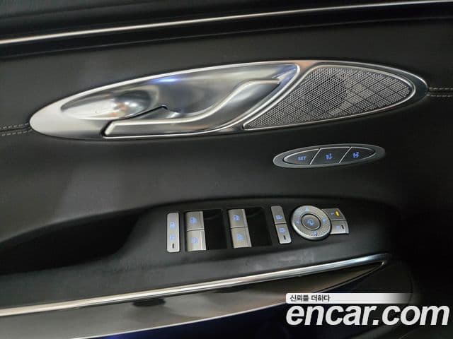 Genesis GV70 2021 — ფოტო 13/20