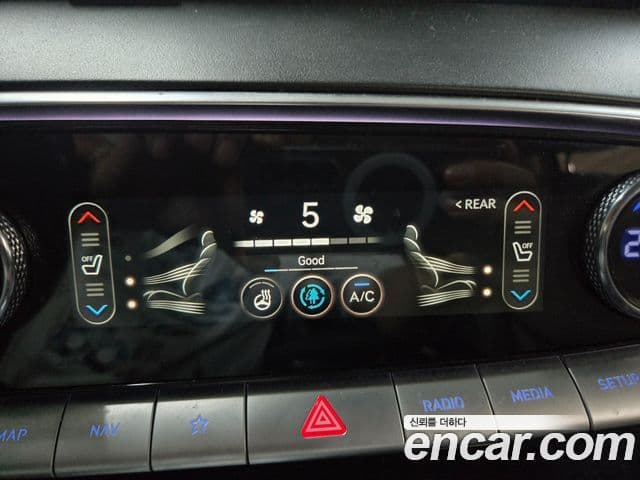 Genesis GV70 2021 — ფოტო 15/20