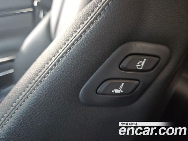 Genesis GV70 2021 — ფოტო 17/20