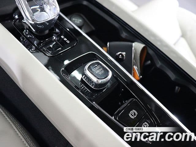 Volvo XC60 2025 — Фото 15/20