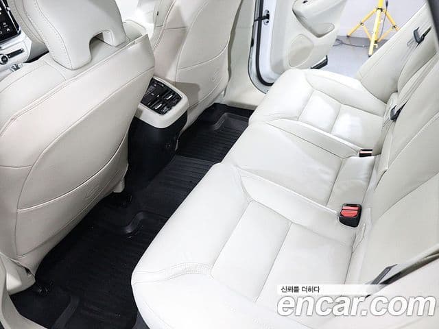 Volvo XC60 2025 — Фото 16/20