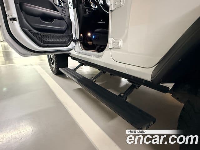 Jeep Wrangler 2024 — Şəkil 13/20