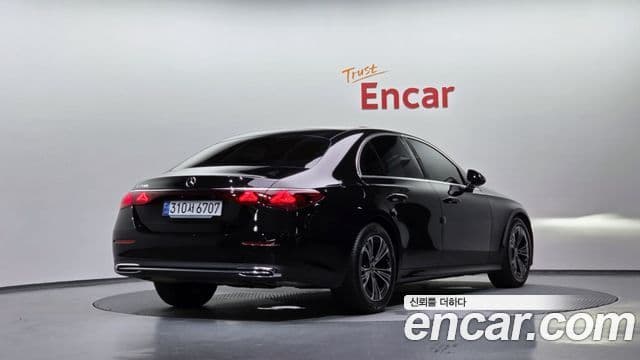 Mercedes-Benz E-Class 2024 — ფოტო 2/20
