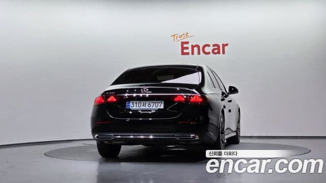 Mercedes-Benz E-Class 2024 — ფოტო 4/20