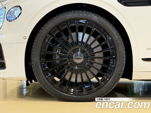 Bentley Flying Spur 2020 — ფოტო 4/20