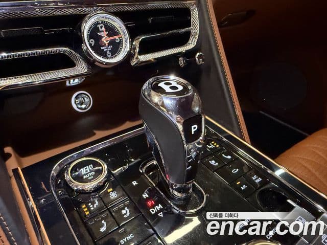 Bentley Flying Spur 2020 — ფოტო 7/20