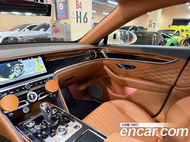 Bentley Flying Spur 2020 — ფოტო 13/20