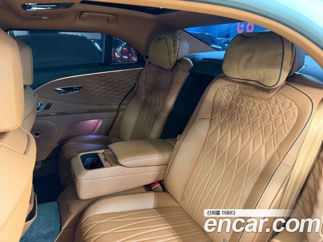 Bentley Flying Spur 2020 — ფოტო 18/20