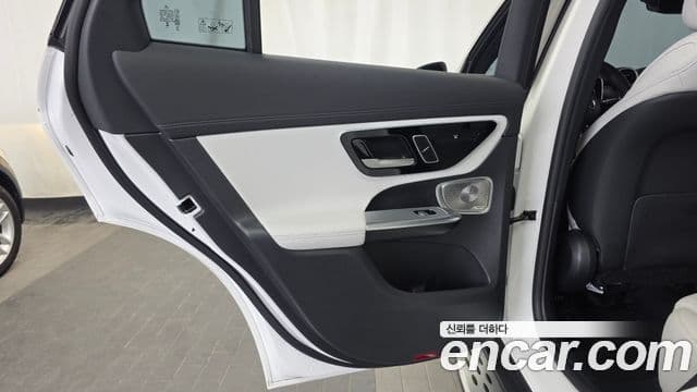Mercedes-Benz GLC-Class 2024 — Photo 18/32