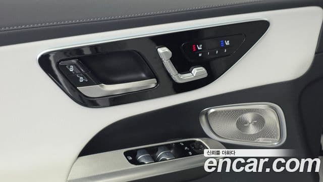 Mercedes-Benz GLC-Class 2024 — Photo 9/32