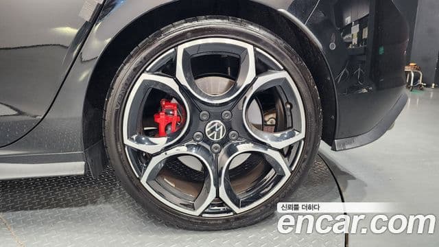 Volkswagen Golf 2025 — Photo 16/34