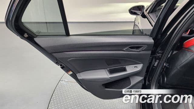 Volkswagen Golf 2025 — Photo 29/34