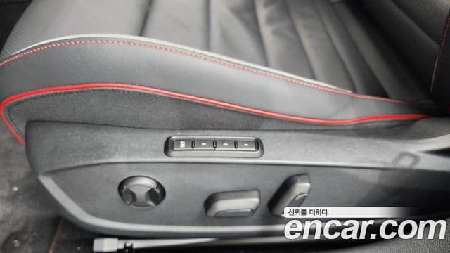 Volkswagen Golf 2025 — Photo 23/34