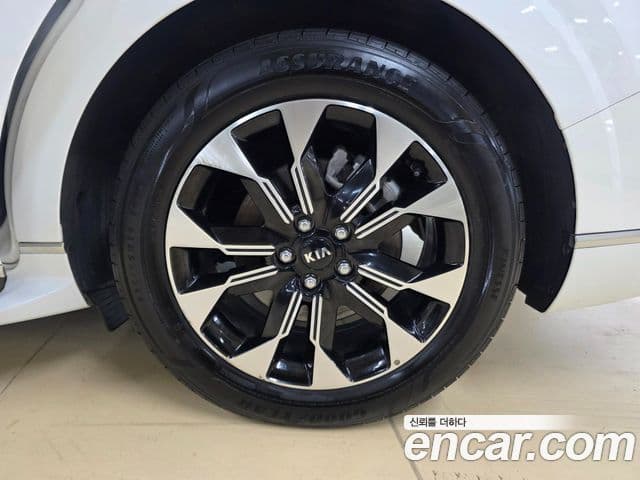 Kia Carnival 2021 — Şəkil 18/20