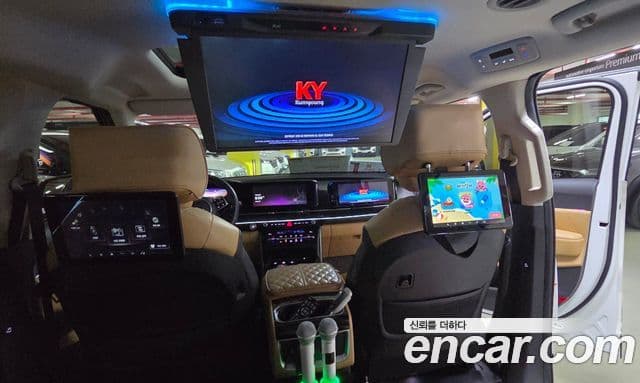 Kia Carnival 2021 — фото 6 из 18