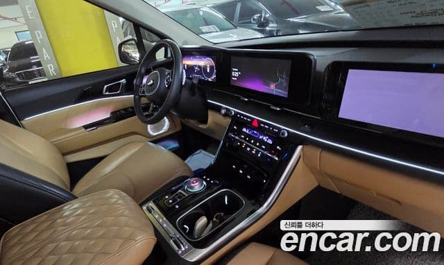 Kia Carnival 2021 — фото 8 из 18