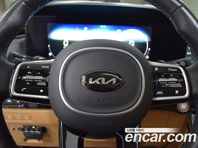 Kia Carnival 2021 — фото 13 из 18