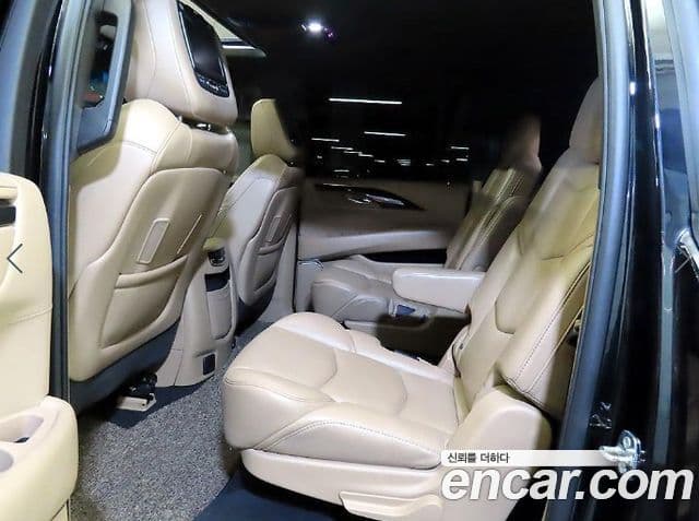 Cadillac Escalade 2018 — Şəkil 9/18