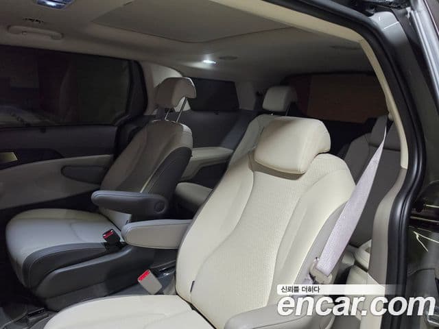 Kia Carnival 2025 — Şəkil 9/17
