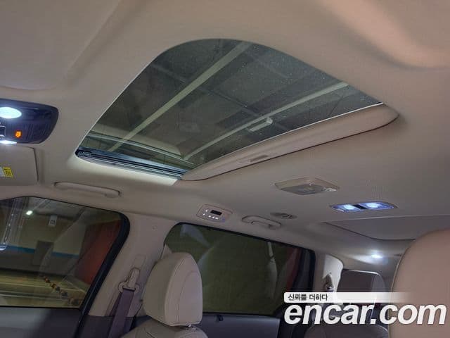 Kia Carnival 2025 — Şəkil 15/17