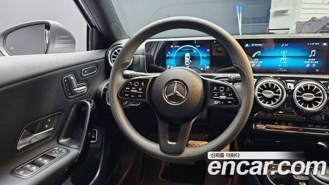 Mercedes-Benz A-Class 2020 — ფოტო 13/20