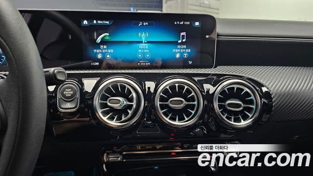 Mercedes-Benz A-Class 2020 — ფოტო 14/20