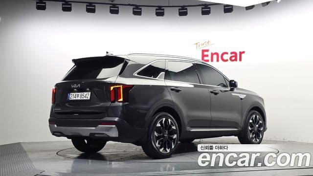 Kia Sorento 2023 — ფოტო 2/20