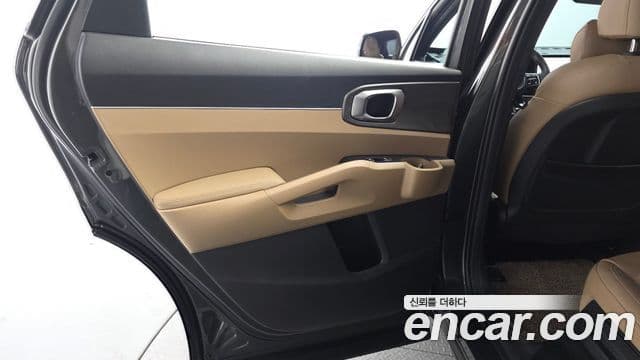 Kia Sorento 2023 — Photo 28/32