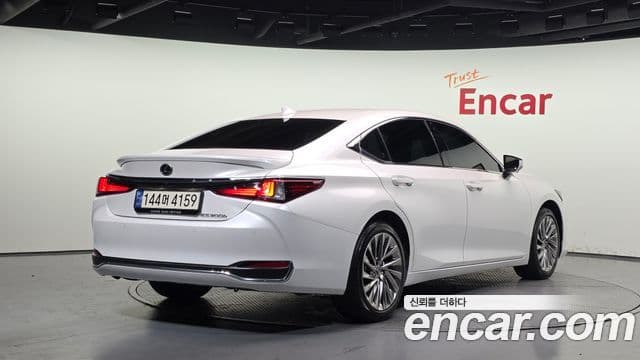 Lexus ES300h 2024 — Şəkil 2/20